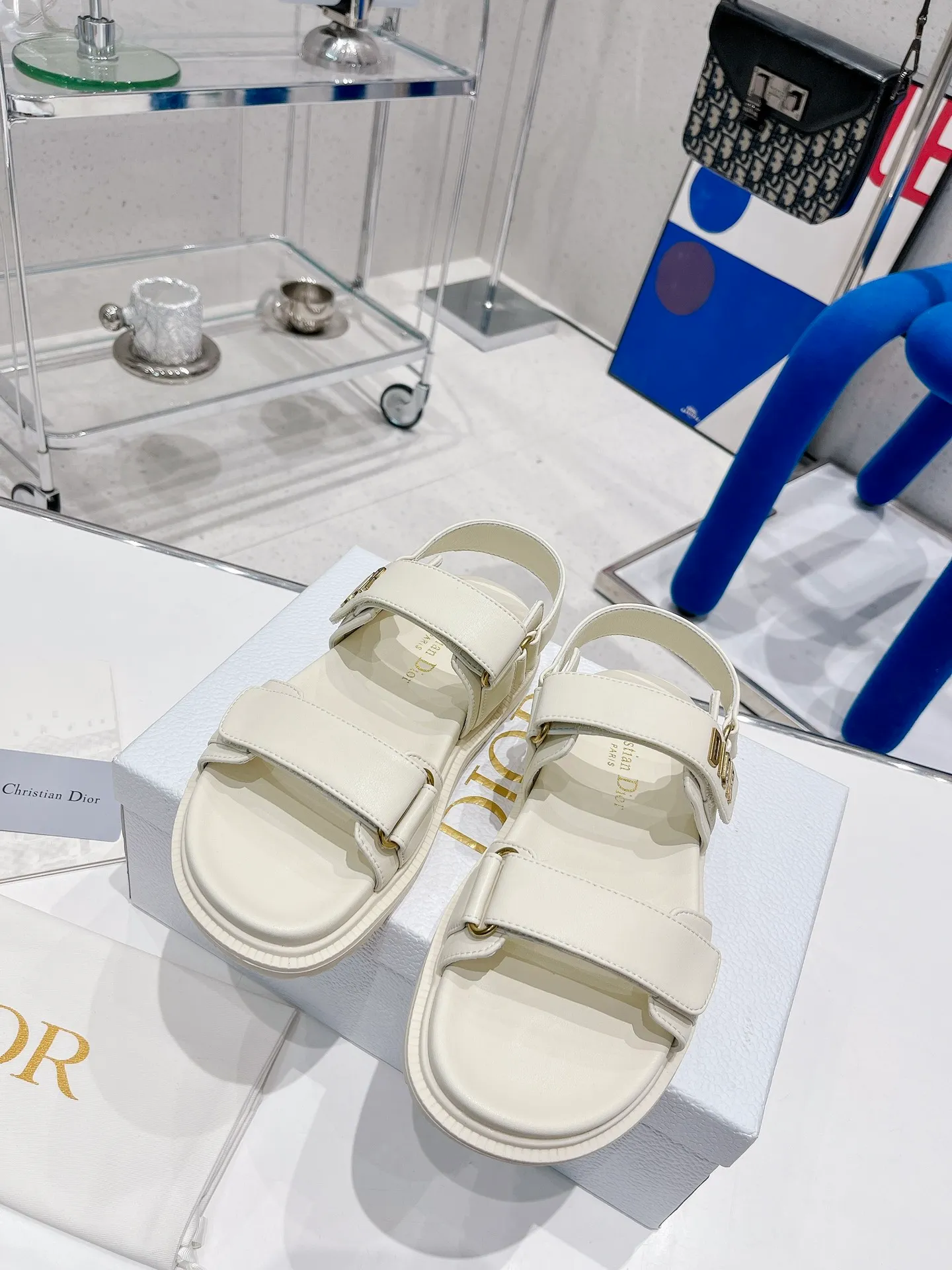 👟👟Ex-factory price 440👟👟 Dior 2022 Dior new color Velcro sandals original replica super durable and versatile style very comfortable on the feet, slim and white, more fragrant than the fragrant grandma model upper: original cowhide lining: sheepskin lining buckle: original d hardware buckle outsole: original molded T👟👟 ex-factory price U outsole Code number: 35～40#